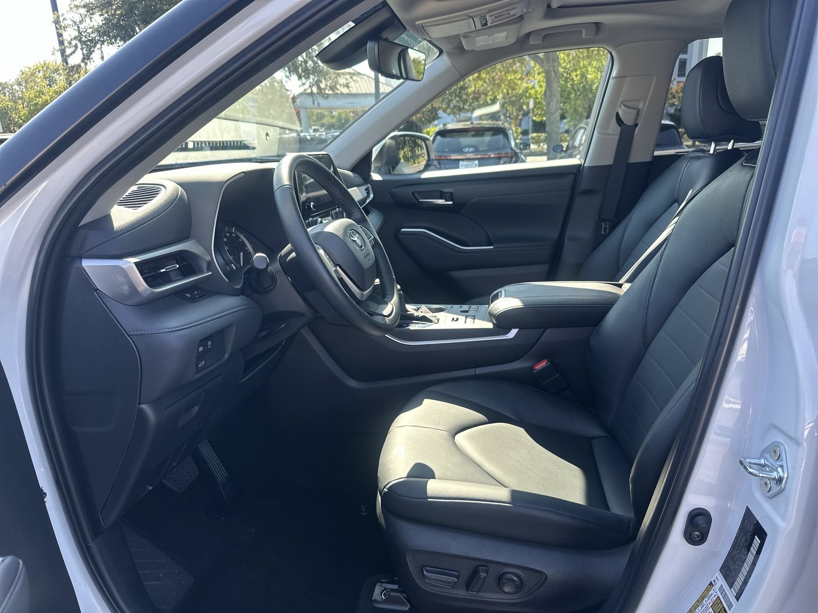 Used 2026 Toyota Highlander XLE AWD/4WD image 16