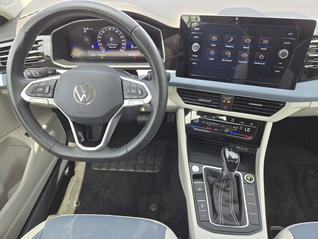 Used 2025 Volkswagen Jetta SE FWD image 28