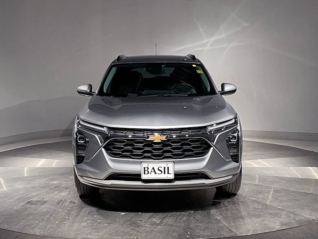 Used 2024 Chevrolet Trax LT w/ Sunroof Package image 9