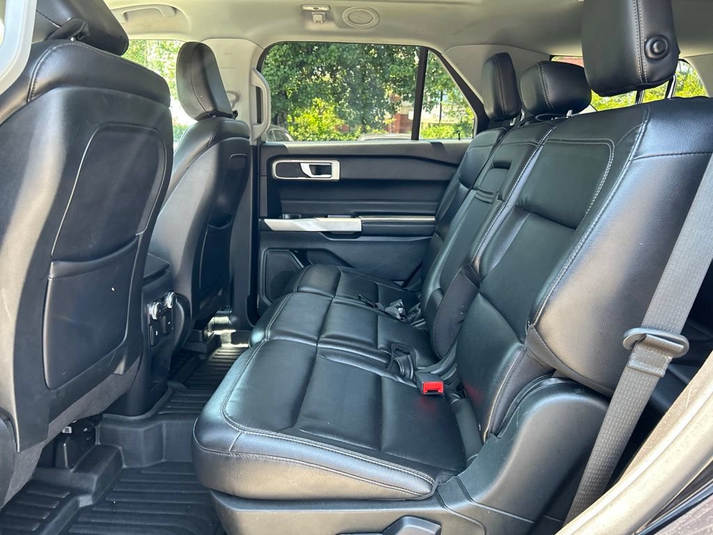 Used 2020 Ford Explorer XLT w/ Equipment Group 202A AWD/4WD image 22