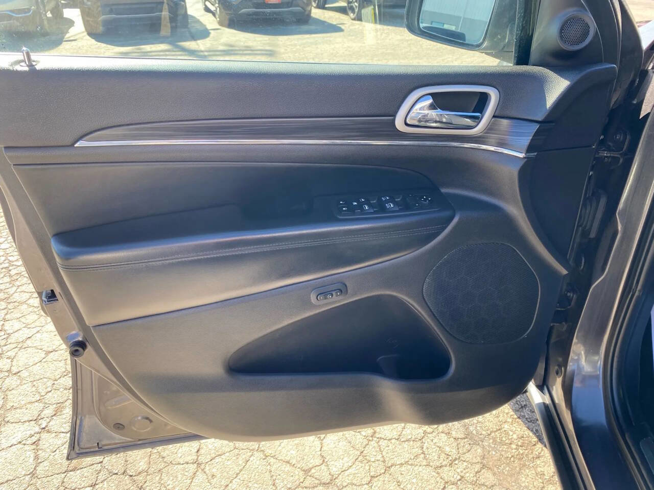 Used 2020 Jeep Grand Cherokee Limited w/ Luxury Group II image 10