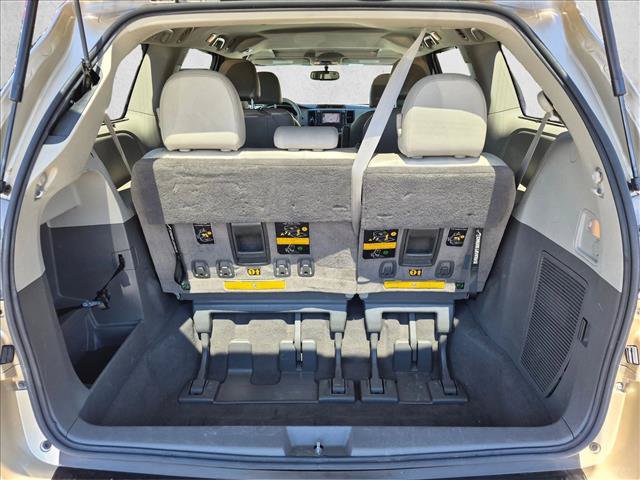 Used 2011 Toyota Sienna XLE w/ XLE Navigation Pkg FWD image 5
