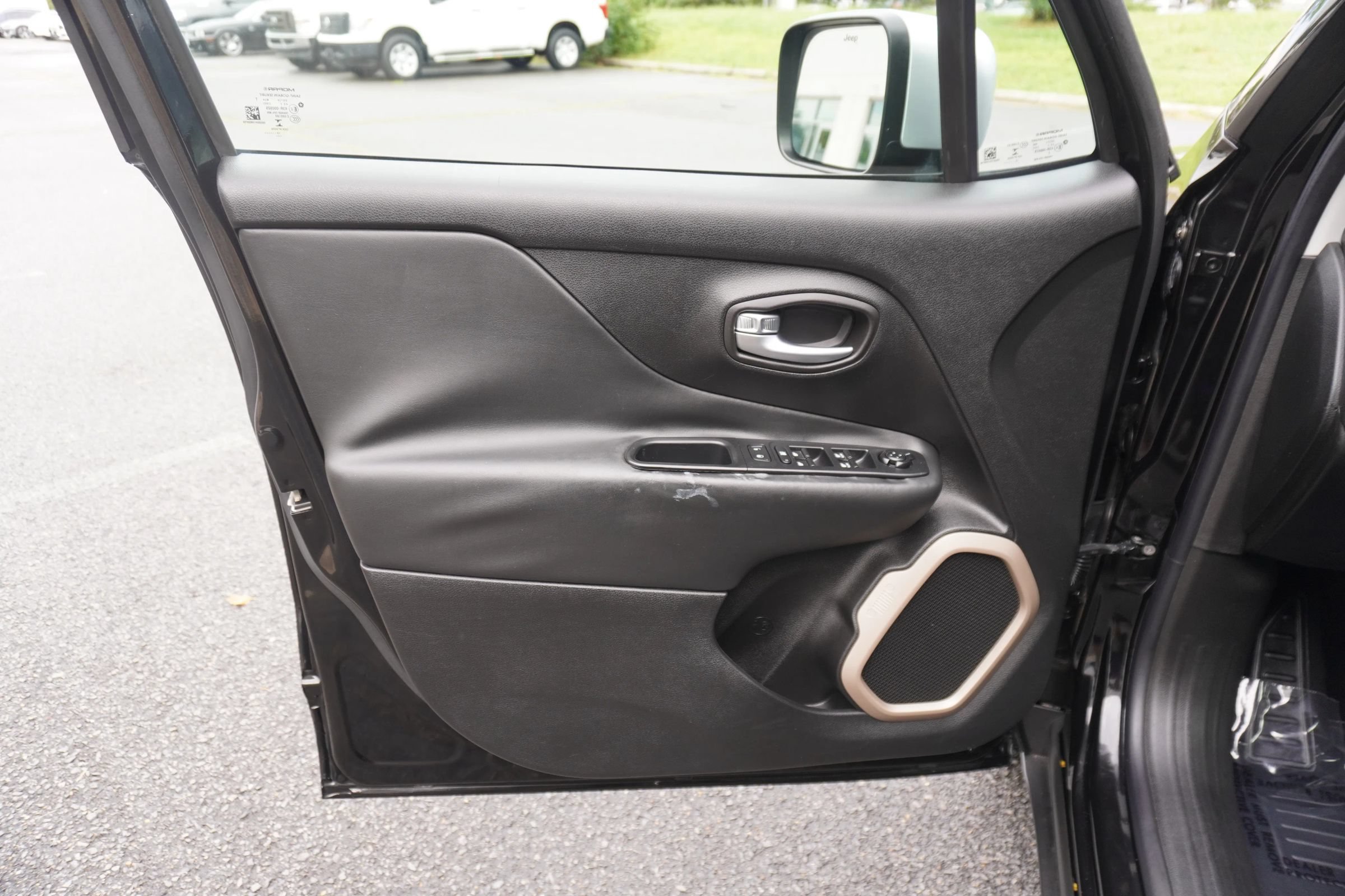 Used 2015 Jeep Renegade Limited FWD image 13