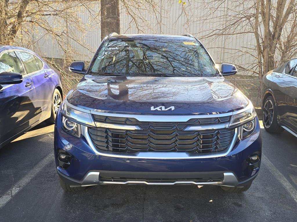 Used 2025 Kia Seltos EX image 3