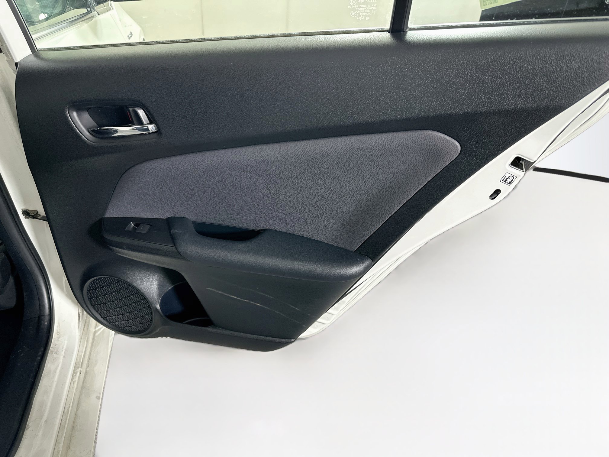 Used 2020 Toyota Prius XLE w/ Premium Convenience Package FWD image 29