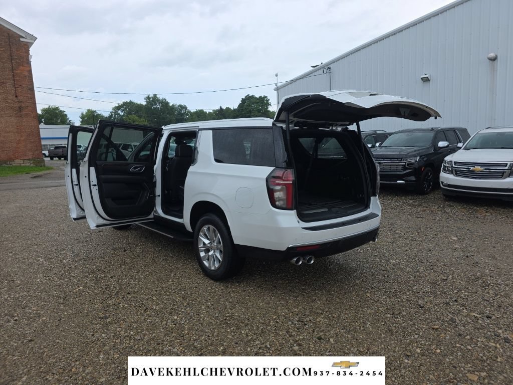 Used 2024 Chevrolet Suburban Premier AWD/4WD image 32