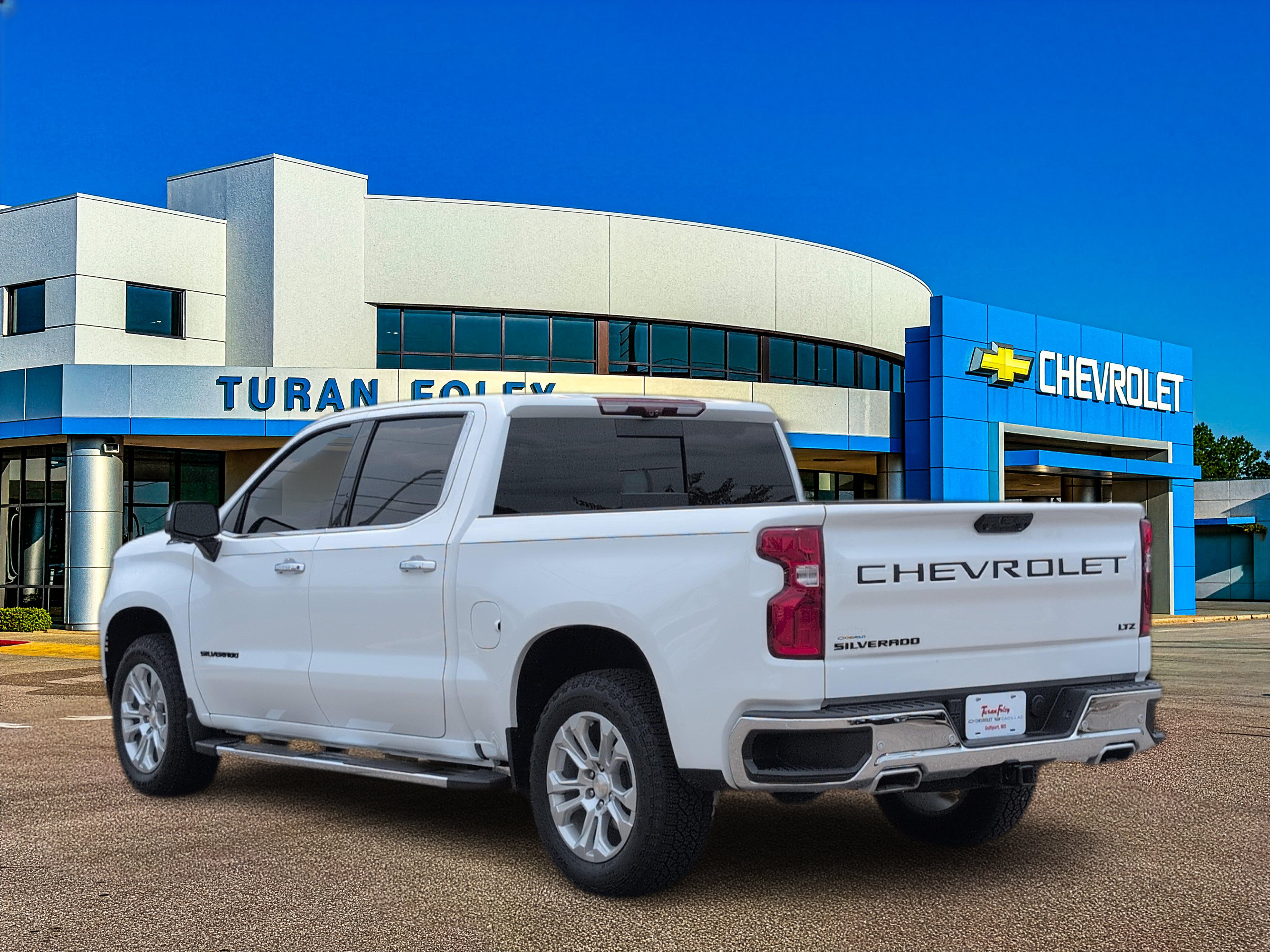 Used 2024 Chevrolet Silverado 1500 LTZ w/ Technology Package AWD/4WD image 3