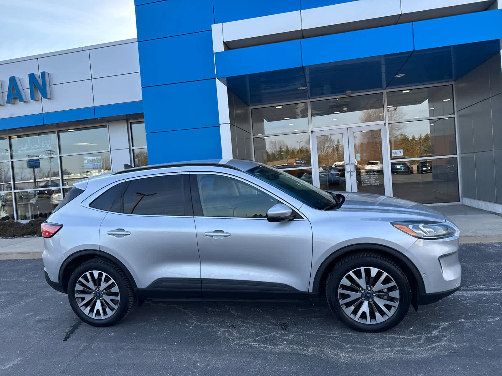 Used 2020 Ford Escape Titanium image 2