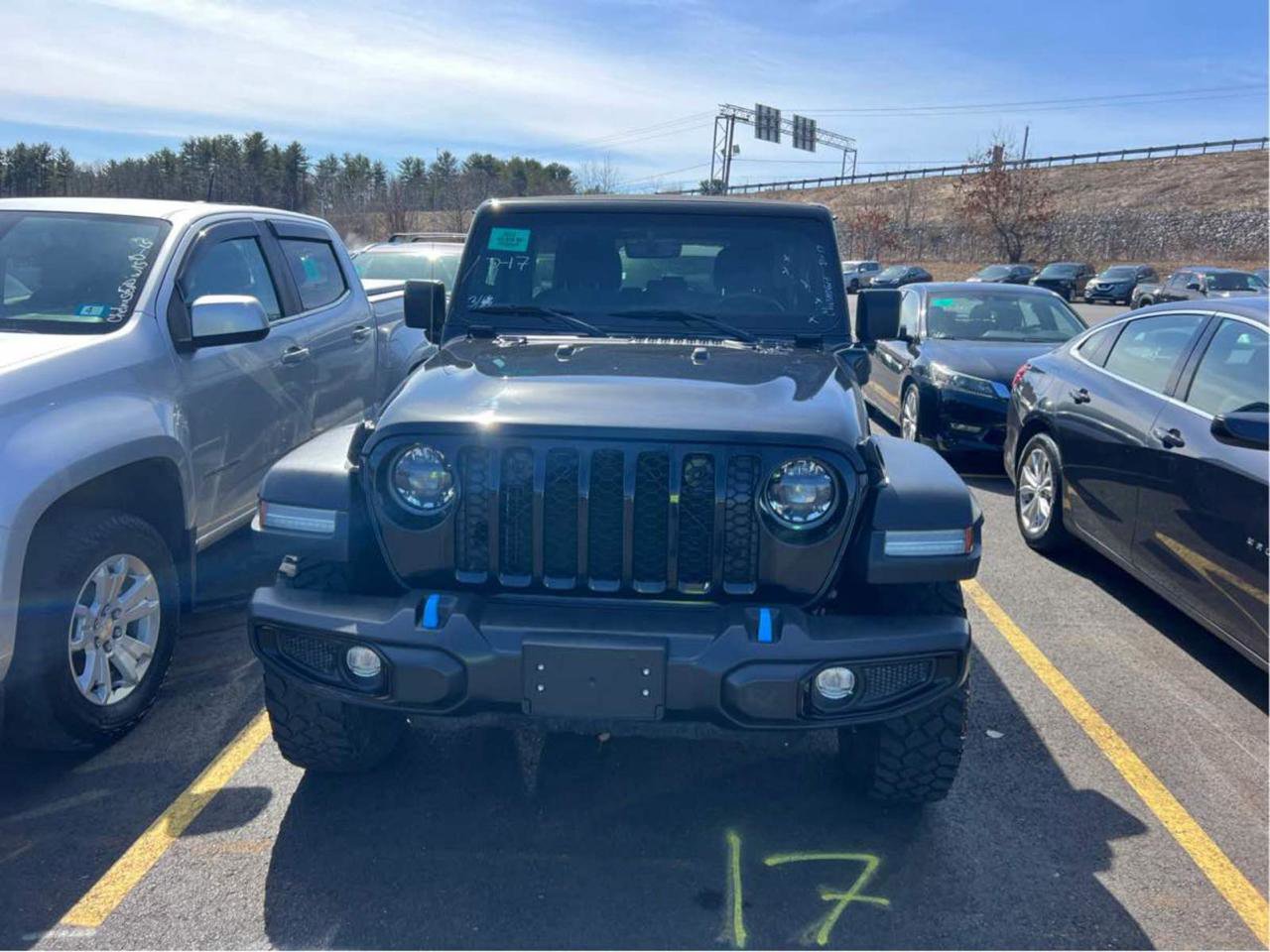 Used 2023 Jeep Wrangler Unlimited w/ Sun & Screen Package image 5