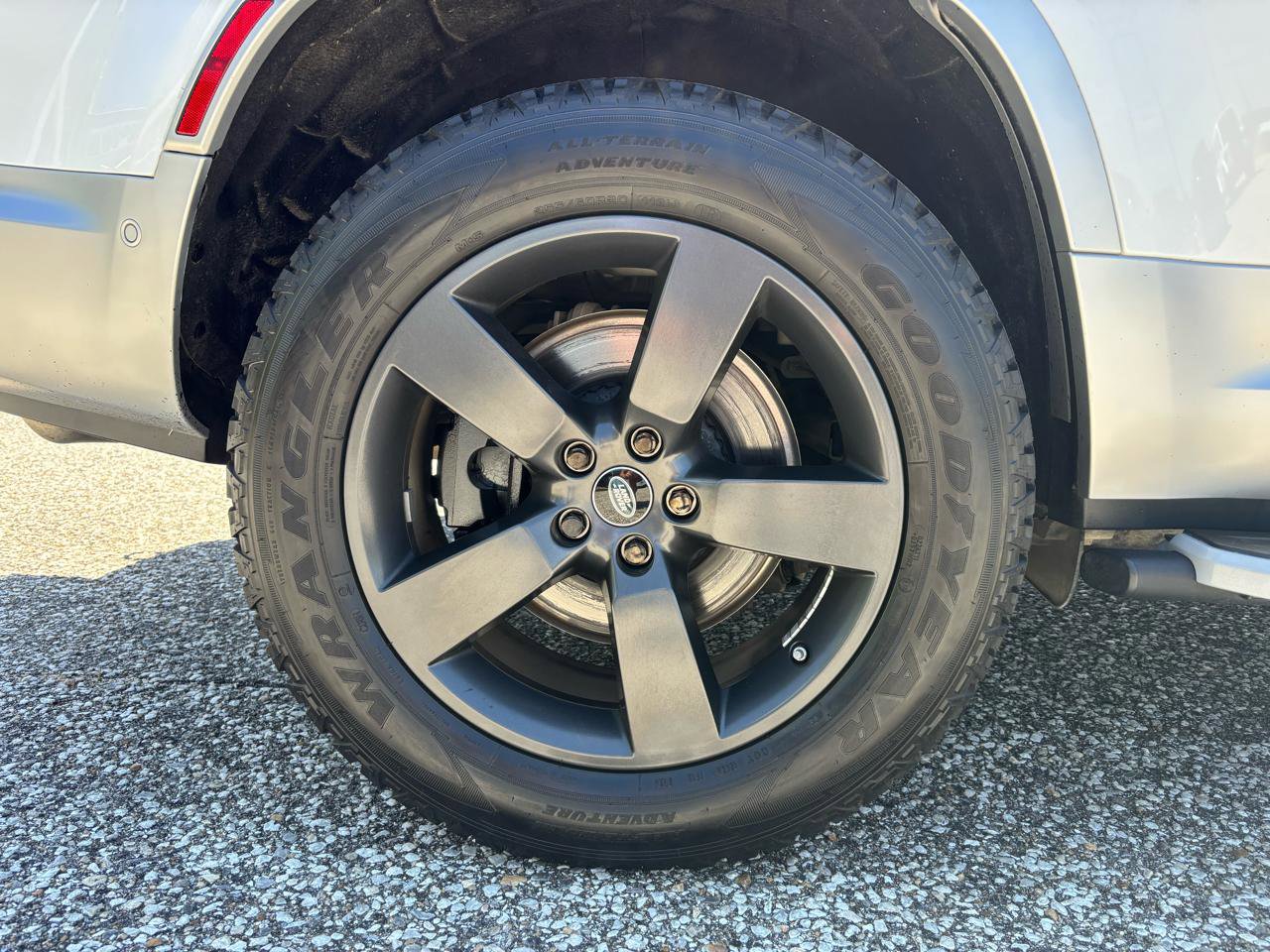 Used 2023 Land Rover Defender 130 SE image 41