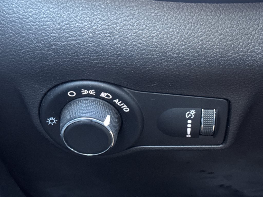 Used 2023 Jeep Compass Sport AWD/4WD image 27