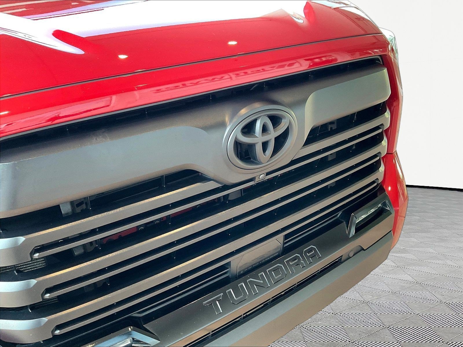Used 2024 Toyota Tundra Limited AWD/4WD image 32