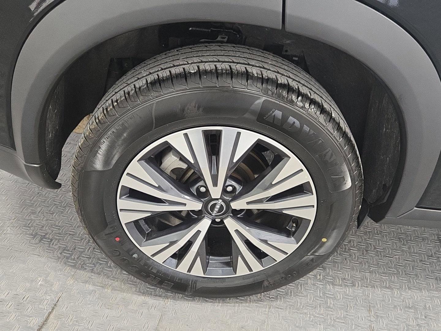 Used 2023 Nissan Rogue SV image 25