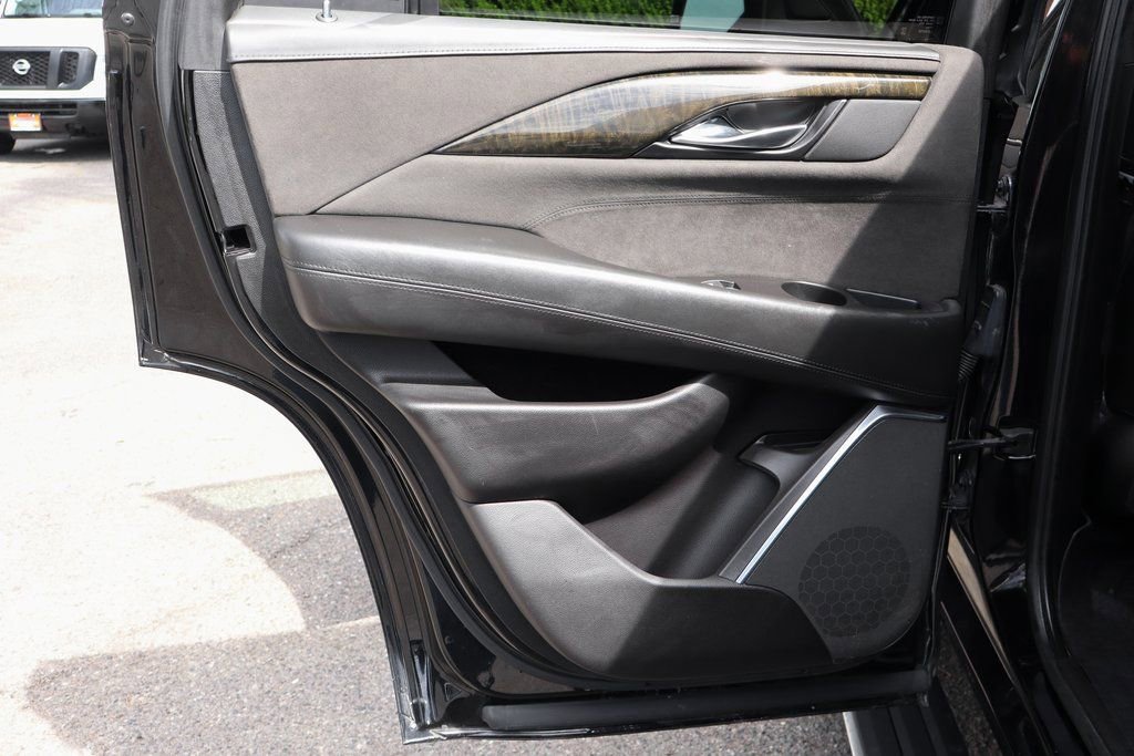 Used 2019 Cadillac Escalade Platinum image 39