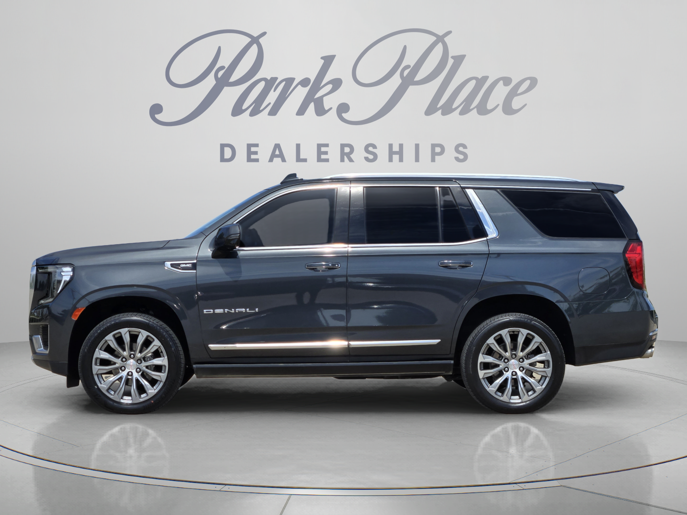 Used 2021 GMC Yukon Denali w/ Denali Ultimate Package AWD/4WD image 2