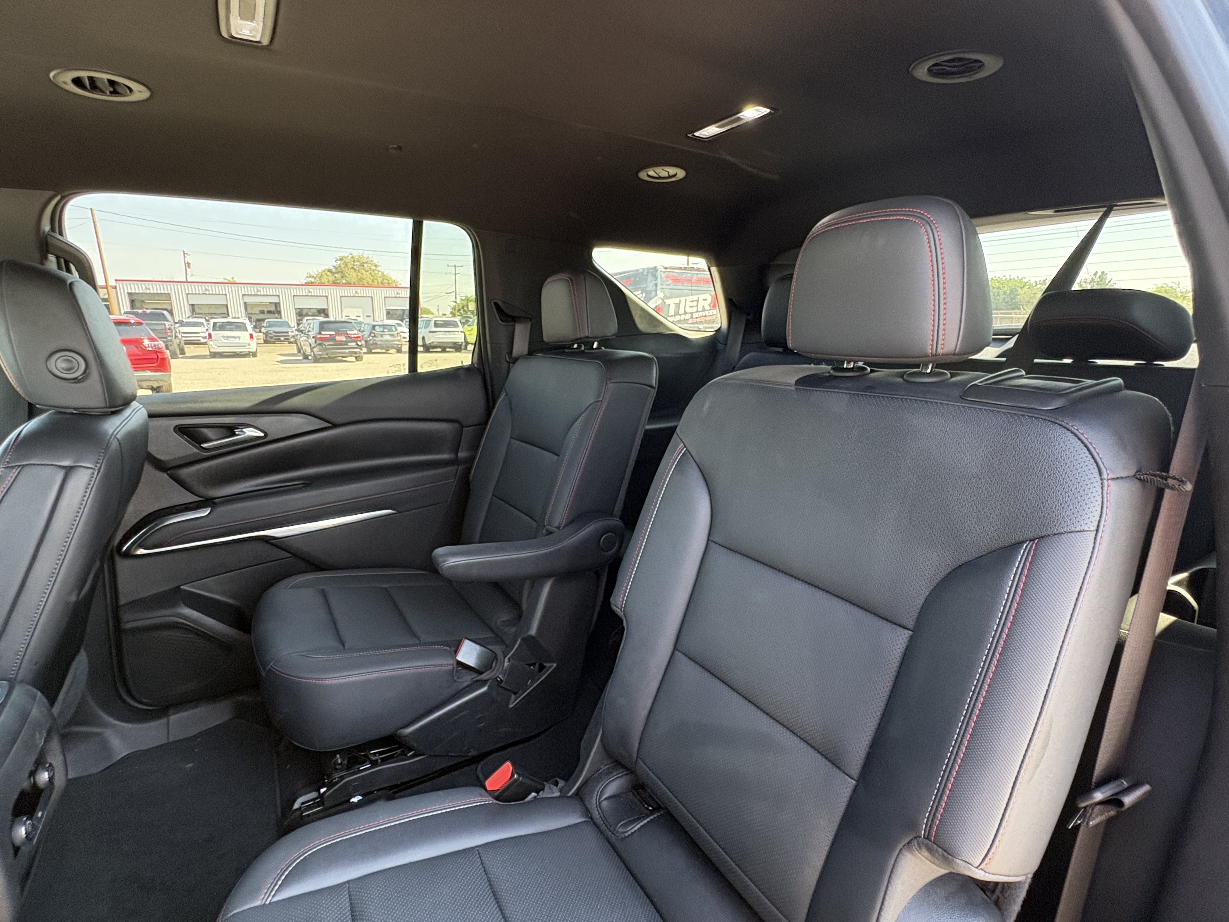 Used 2025 Chevrolet Traverse Z71 AWD/4WD image 23
