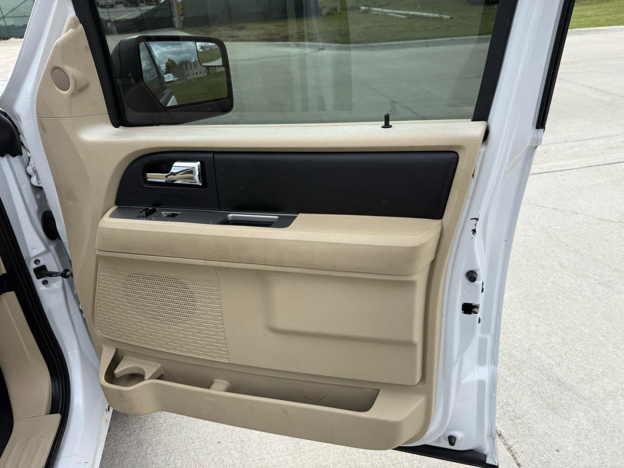 Used 2015 Ford Expedition XL image 27