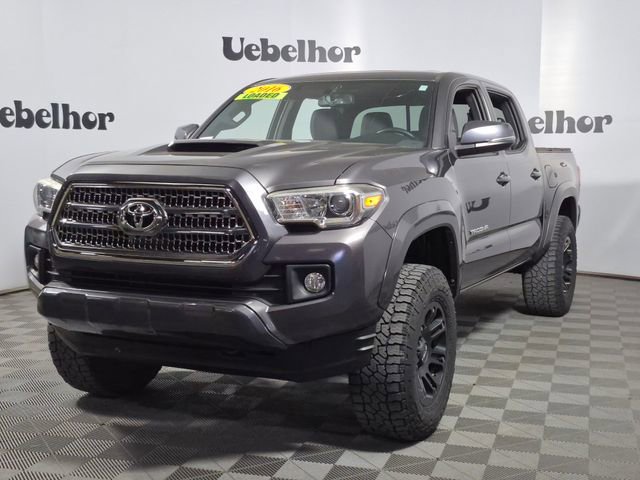Used 2016 Toyota Tacoma TRD Sport AWD/4WD image 3