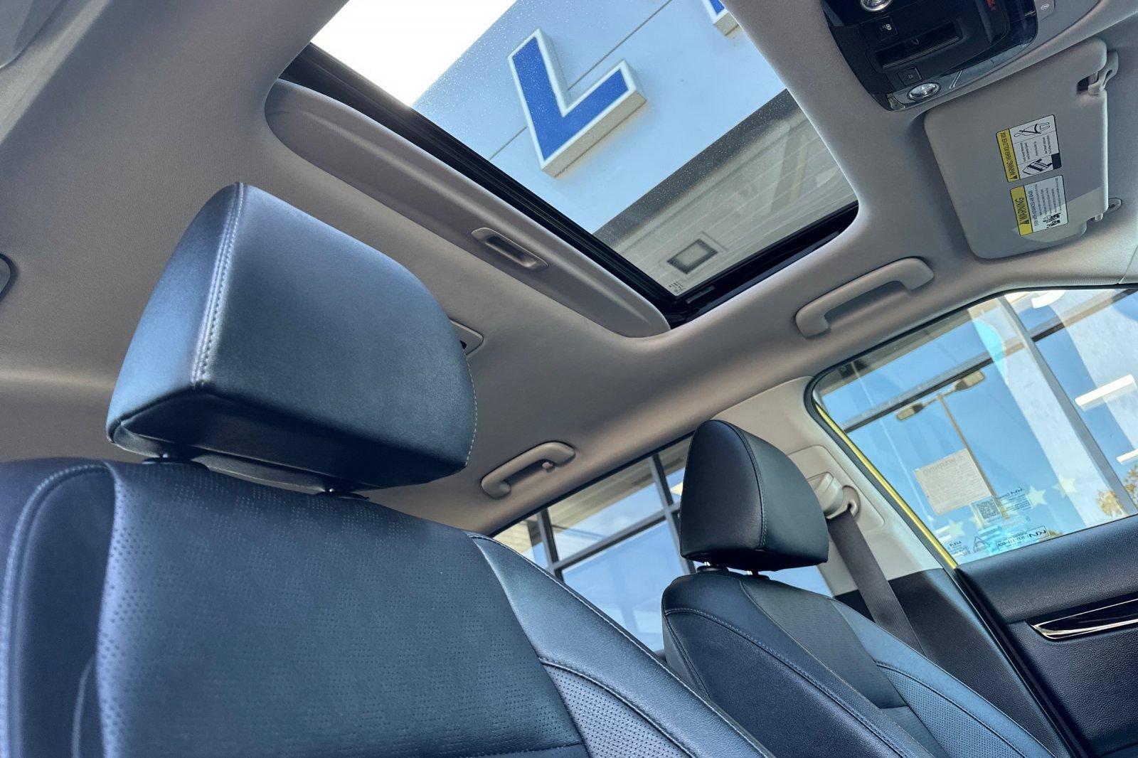 Certified 2022 Kia Seltos SX w/ Sunroof Package AWD/4WD image 20