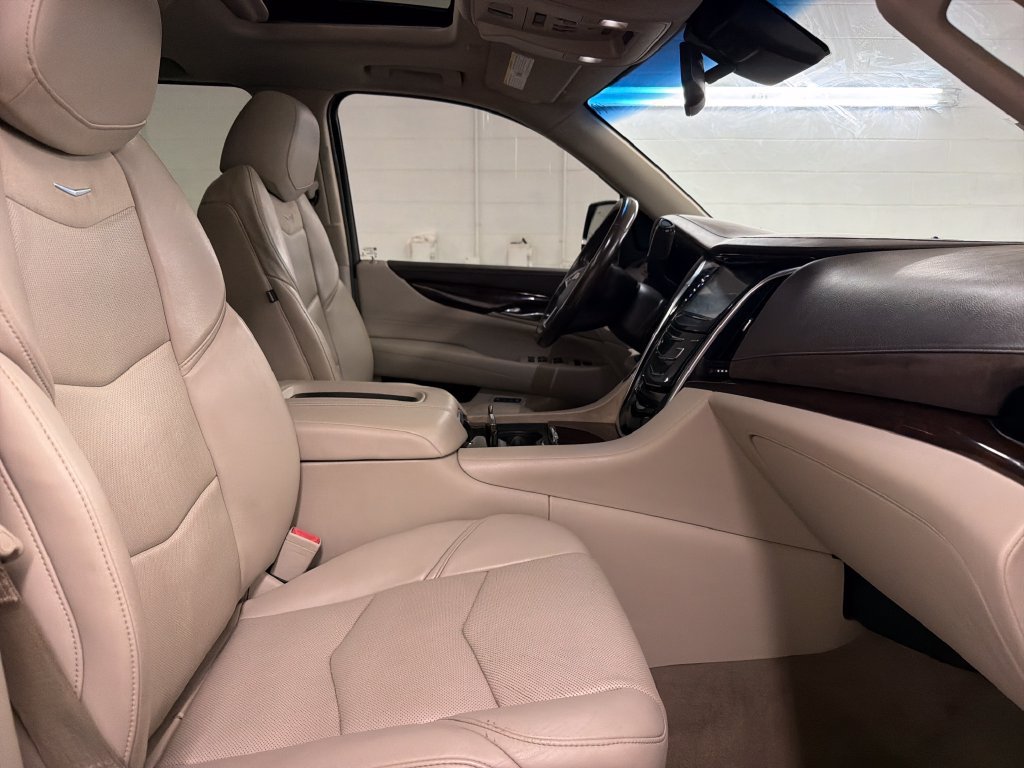 Used 2016 Cadillac Escalade ESV Luxury AWD/4WD image 26