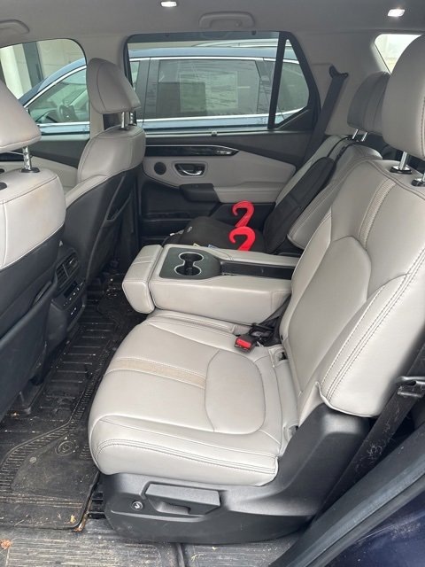 Used 2025 Honda Pilot EX-L image 3