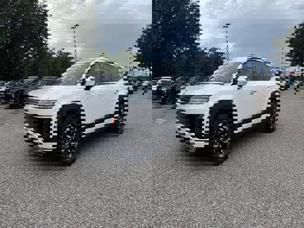 New 2026 Hyundai Ioniq 9 SE image 2