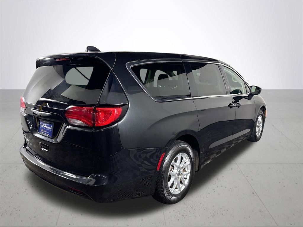 Used 2023 Chrysler Voyager LX FWD image 6