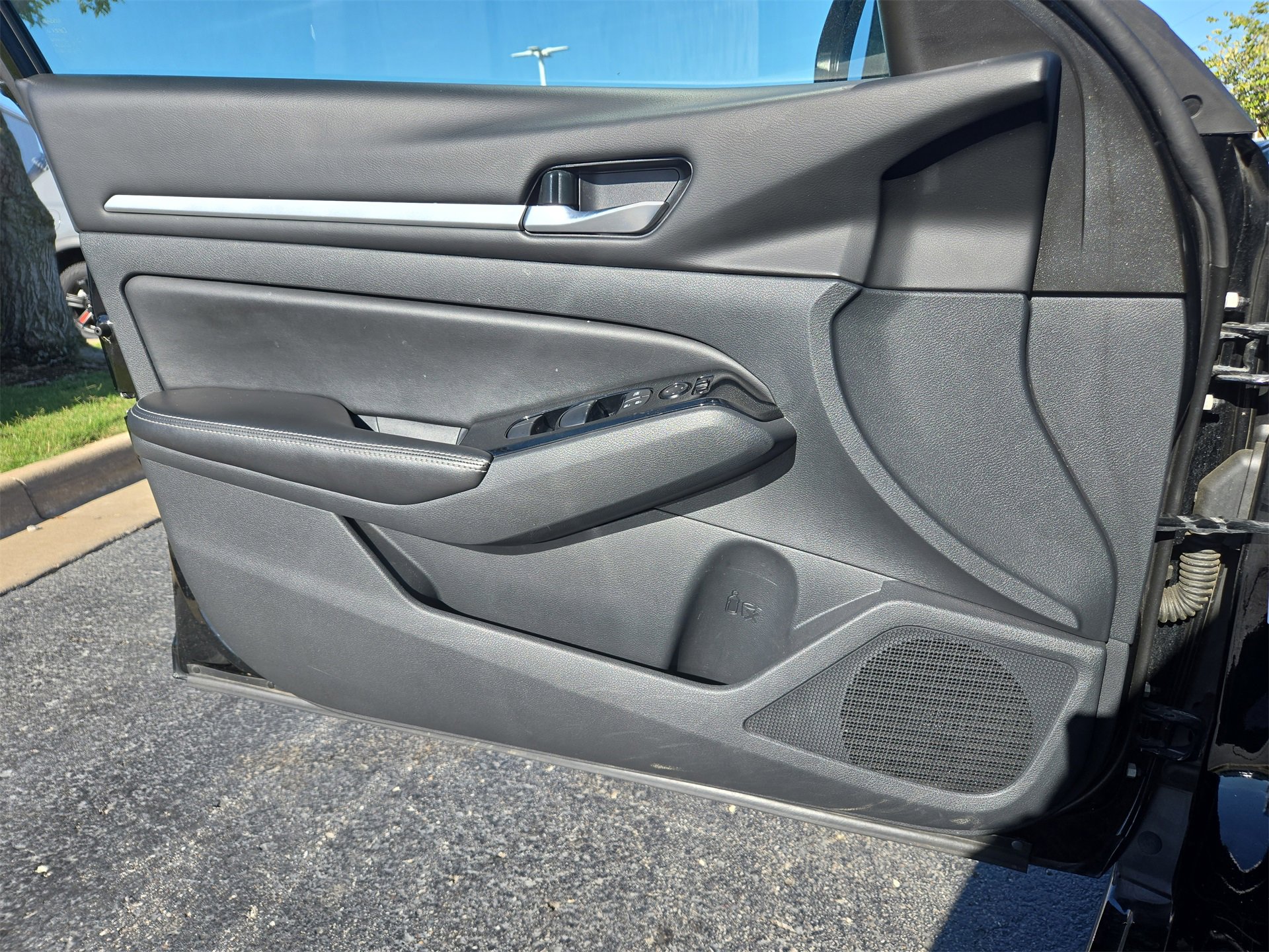 Used 2023 Nissan Altima 2.5 SV image 11