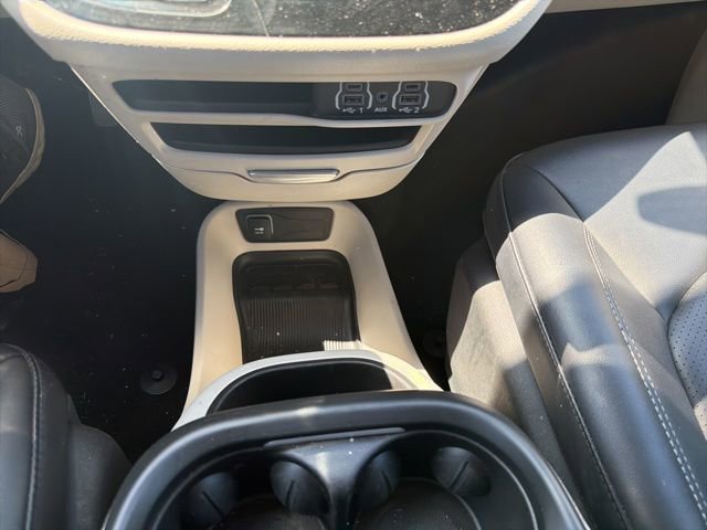 Used 2024 Chrysler Pacifica Touring-L FWD image 17