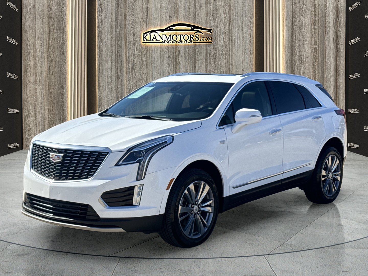 Used 2025 Cadillac XT5 Premium Luxury FWD image 3