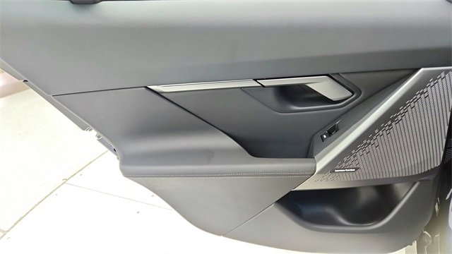 Used 2025 BMW i5 eDrive40i w/ M Sport Package image 32