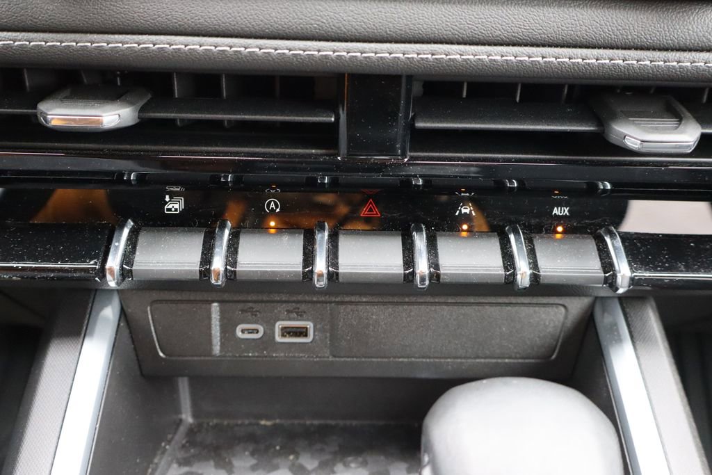 Used 2024 Chevrolet Colorado LT w/ LT Convenience Package III image 13