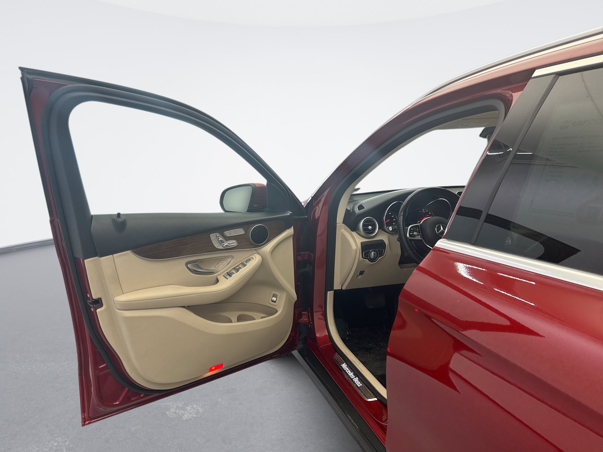 Used 2021 Mercedes-Benz GLC 300 4MATIC w/ Premium Package image 9
