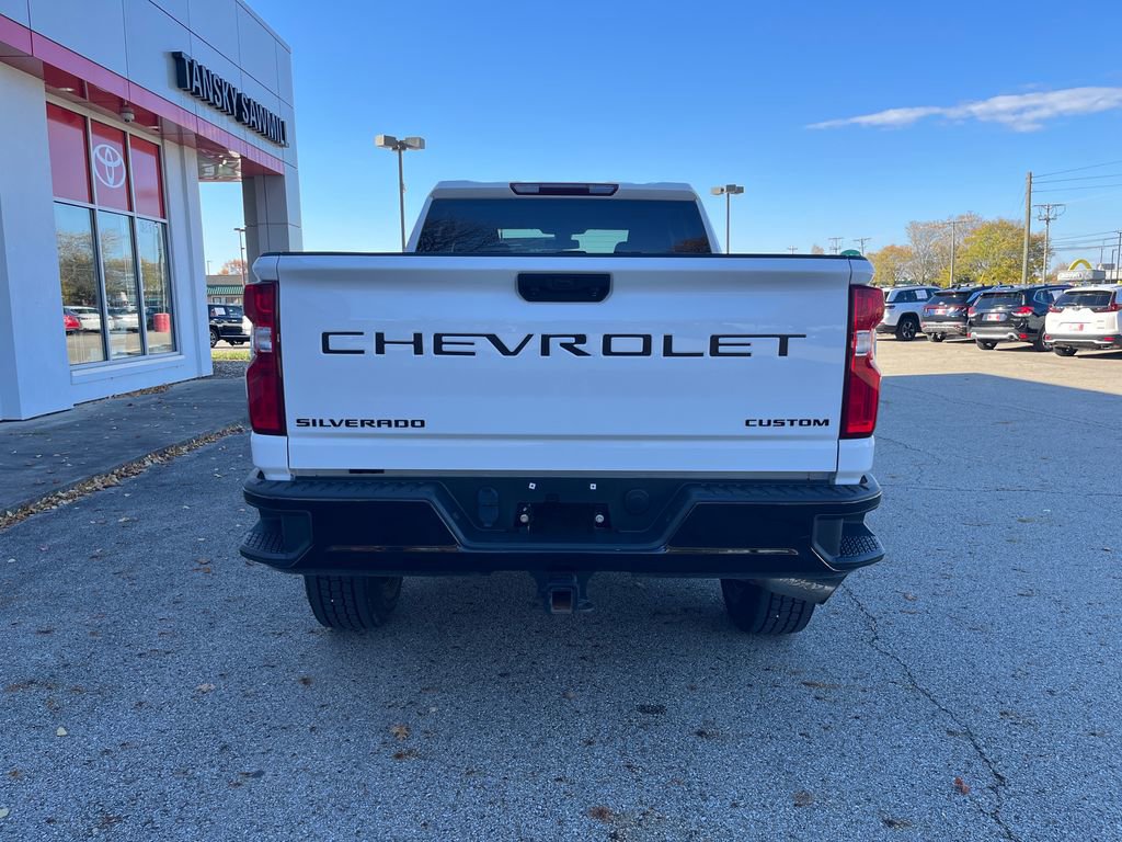 Used 2021 Chevrolet Silverado 2500 Custom w/ Custom Value Package image 4