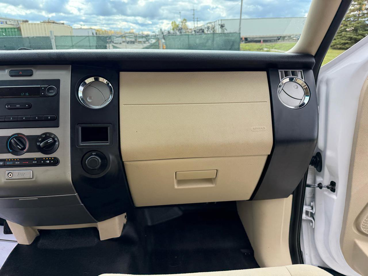 Used 2015 Ford Expedition XL image 28