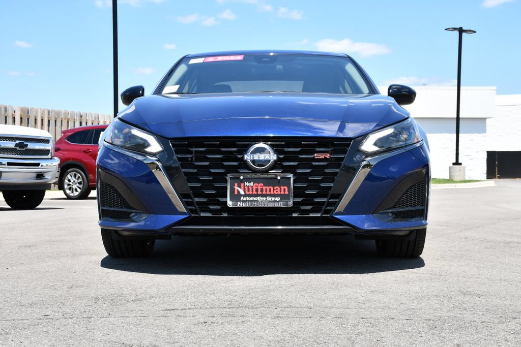 Used 2024 Nissan Altima 2.5 SR w/ SR Premium Package FWD image 2