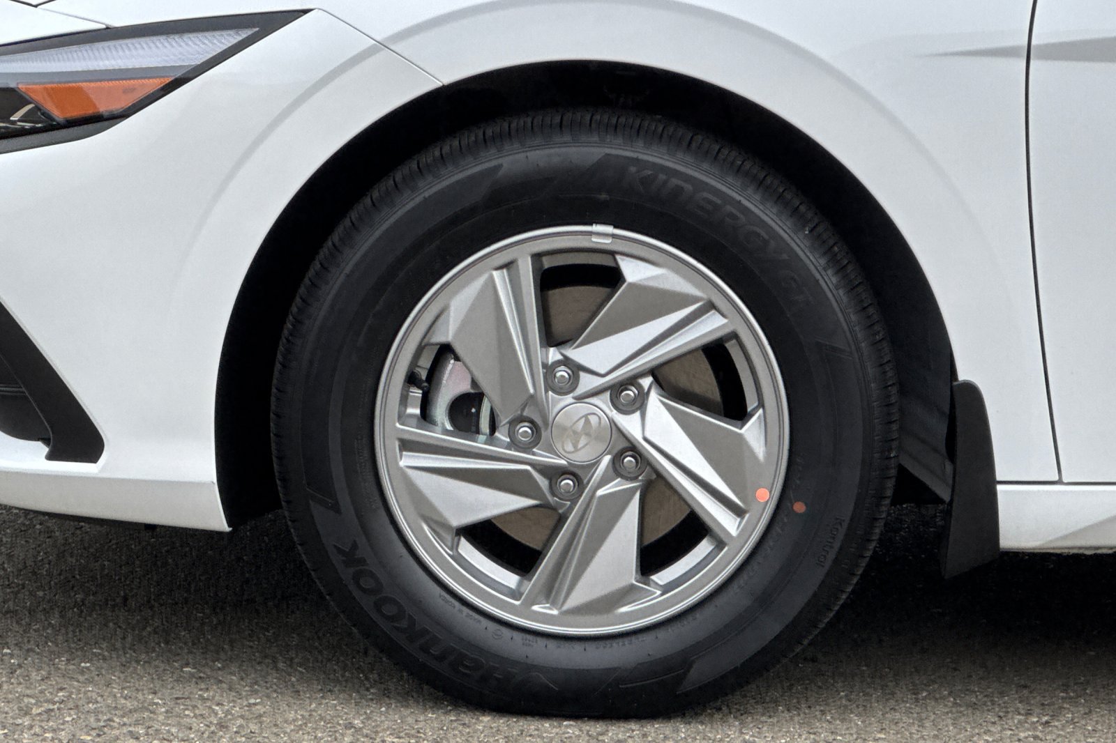 New 2026 Hyundai Elantra SE FWD image 23