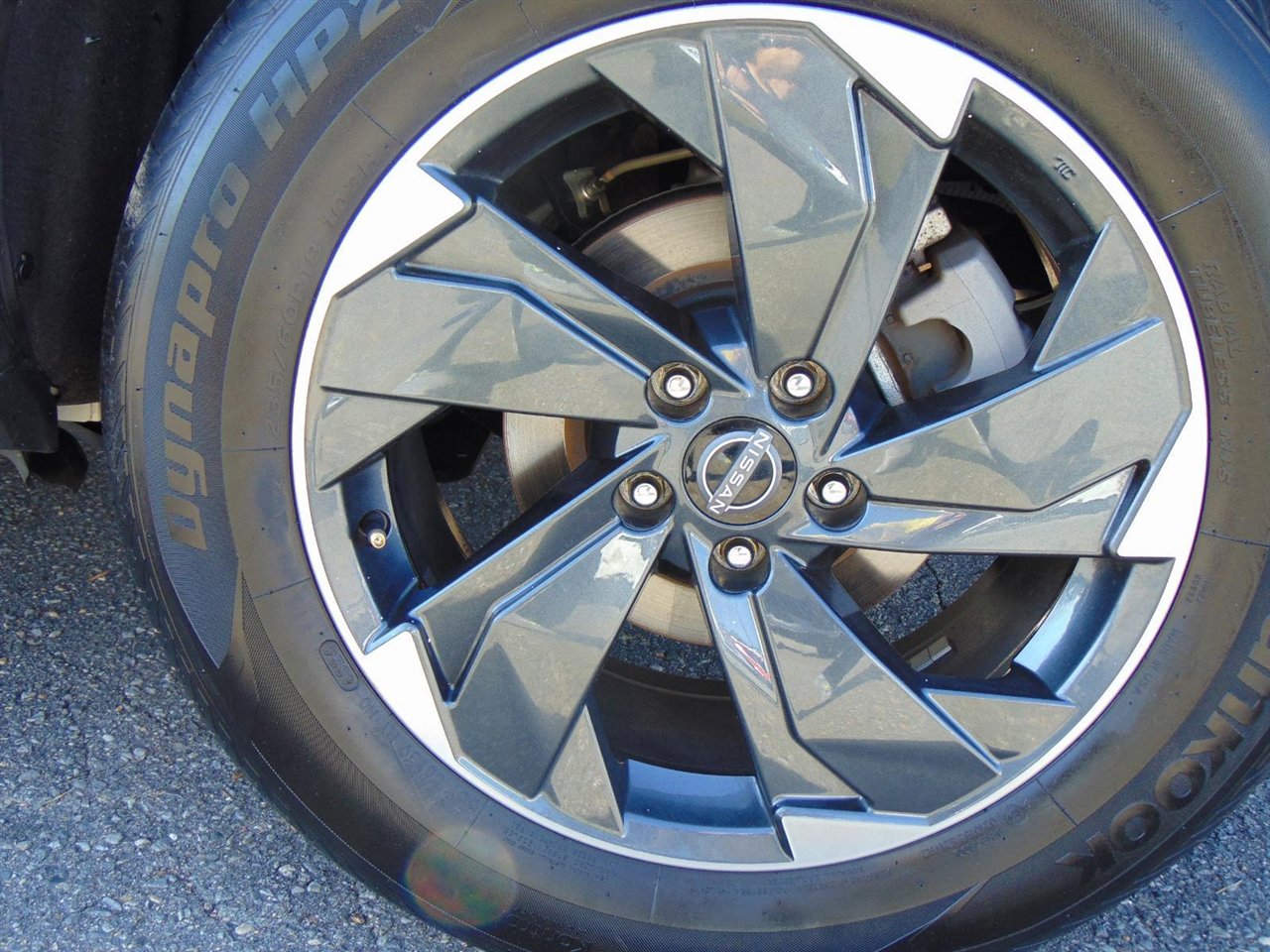 Used 2024 Nissan Rogue SV image 9