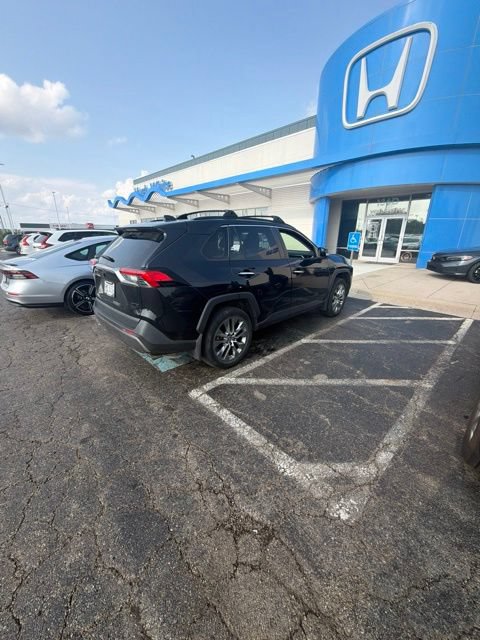 Used 2021 Toyota RAV4 Limited AWD/4WD image 7