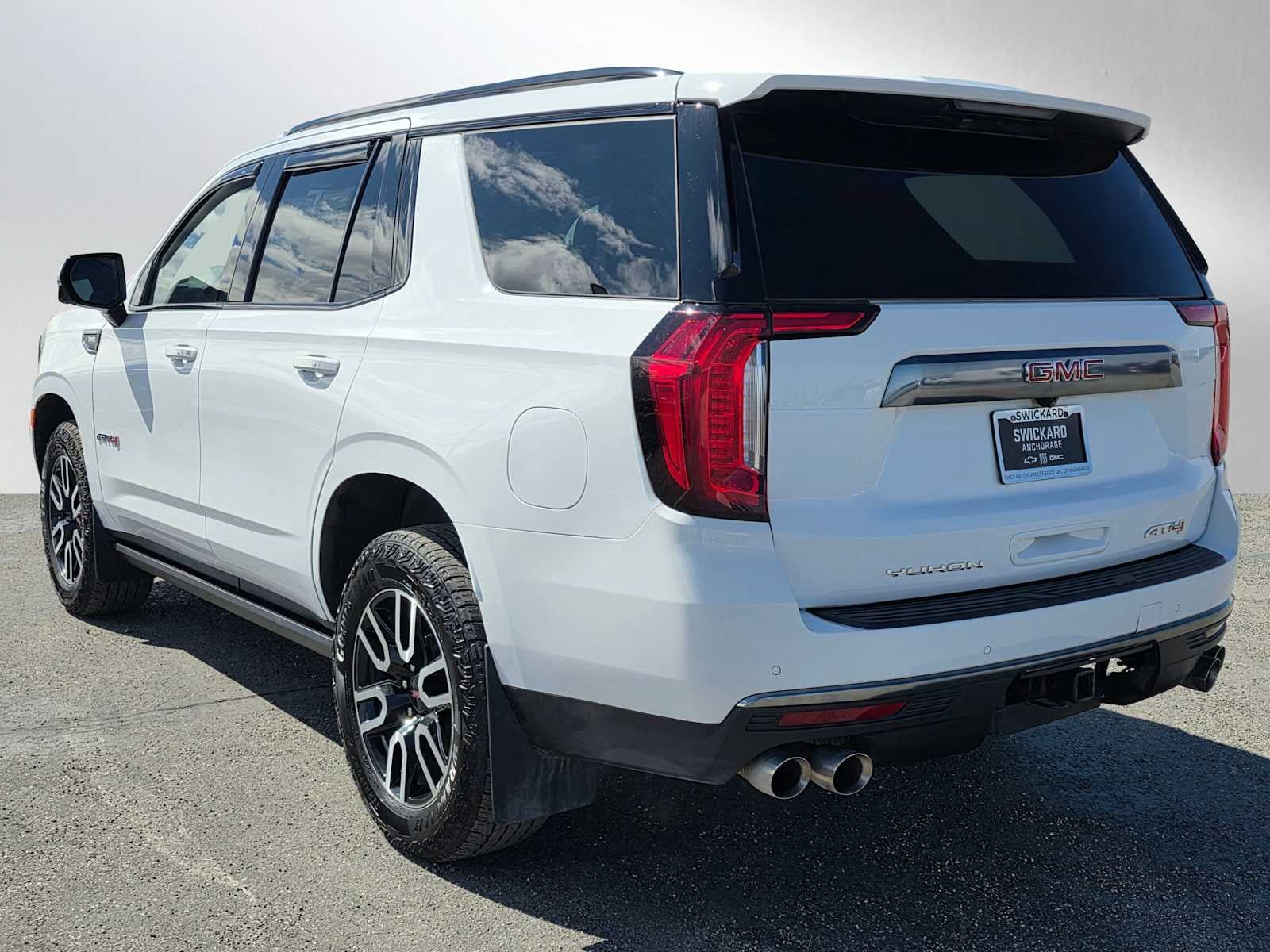 Used 2023 GMC Yukon AT4 w/ AT4 Premium Plus Package AWD/4WD image 5
