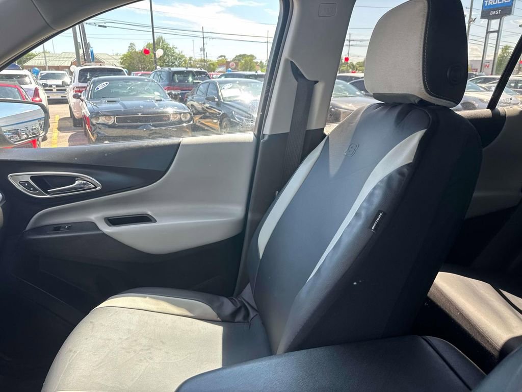 Used 2019 Chevrolet Equinox LS w/ LS Convenience Package FWD image 16