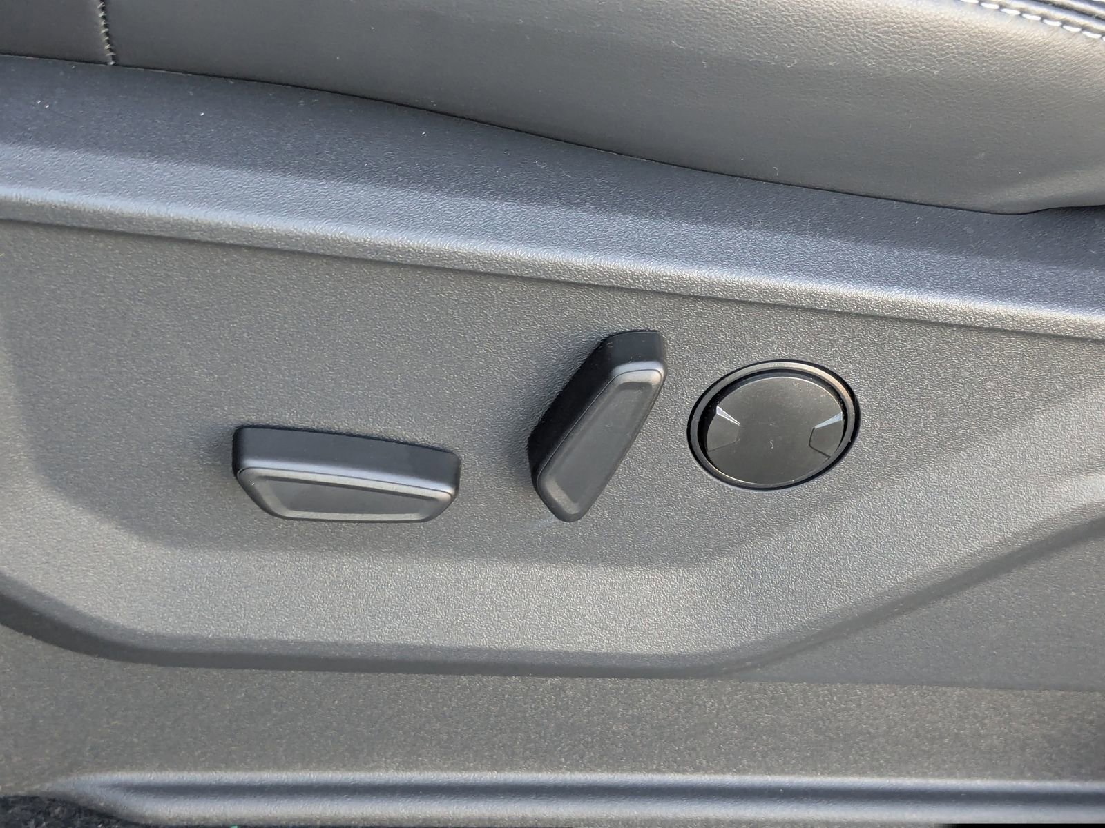 New 2025 Ford Expedition Platinum w/ Stealth Performance Package image 22