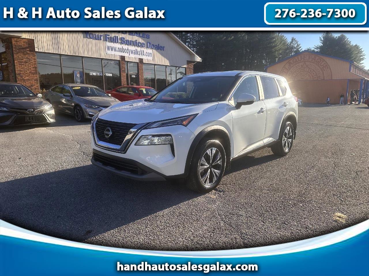 Used 2023 Nissan Rogue SV image 1