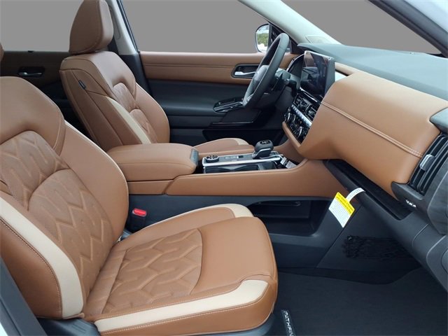 New 2026 Nissan Pathfinder Platinum image 13