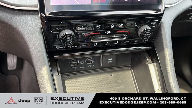 Used 2023 Jeep Grand Cherokee L Limited w/ Luxury Tech Group II AWD/4WD image 18