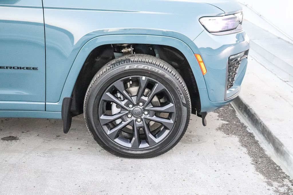 New 2026 Jeep Grand Cherokee Limited AWD/4WD image 11
