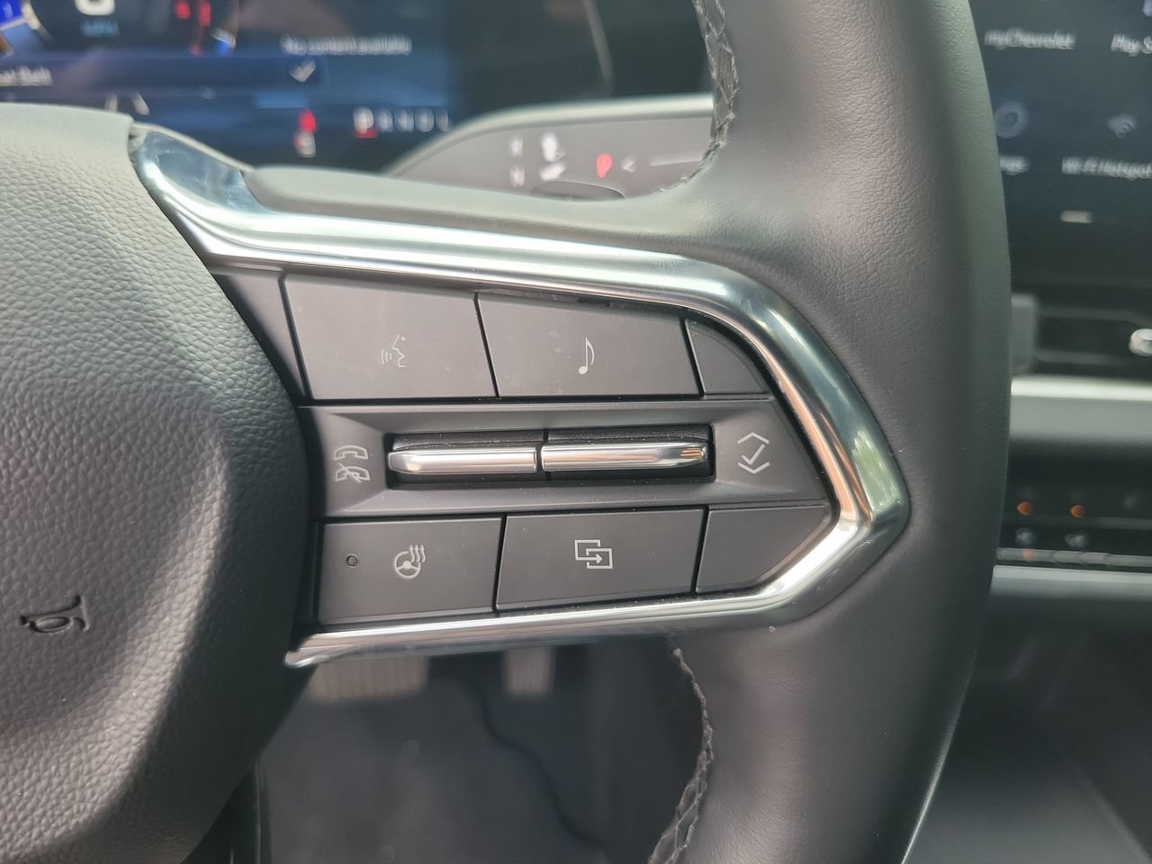 Used 2026 Chevrolet Equinox LT FWD image 19