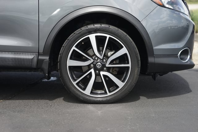 Used 2018 Nissan Rogue Sport SL w/ SL Premium Package FWD image 4