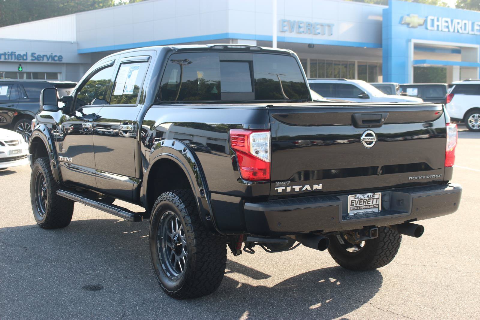 Used 2021 Nissan Titan SV w/ SV Convenience Package AWD/4WD image 5