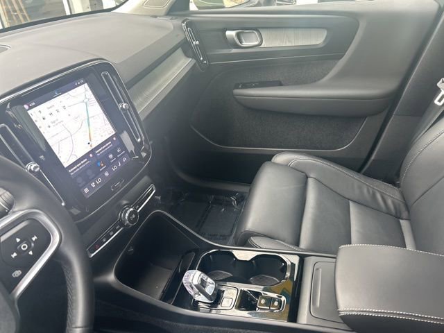 Certified 2025 Volvo XC40 B5 Plus image 19